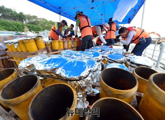 ▲ 27일 오전 서울 선유도공원 선착장이 불꽃축제를 위한 막바지 작업에 한창이다. ⓒ뉴데일리 공준표