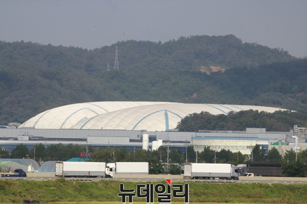 ▲ 충북 청주시 오창과학단지내 ES청원 쓰레기 매립장 에어돔 전경.ⓒ김종혁 기자