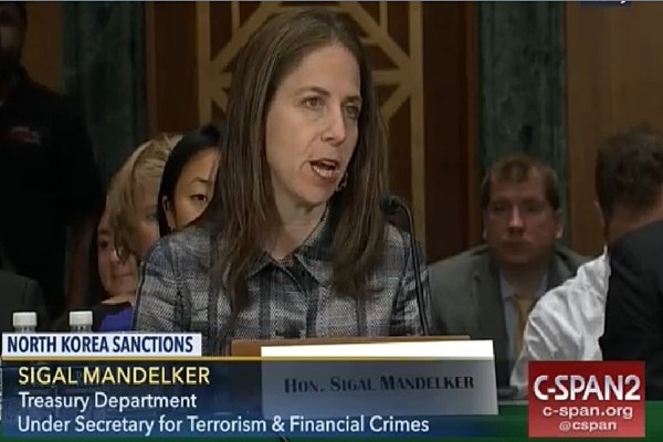 ▲ 美정부가 “북한과 무역하는 어떤 회사도 추적할 것”이라고 밝혀 눈길을 끌었다. 사진은 28일(현지시간) 美상원 은행위원회에서 열린 청문회에 참석한 시걸 맨델커 美재무부 테러·금융범죄 담당 차관.ⓒ美'C-SPAN' 중계영상 화면캡쳐