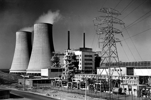 1956년 10월 세계 최초의 상업용 발전을 시작한 英콜더홀 원전단지. ⓒ英브리태니카 백과사전 관련항목 캡쳐.