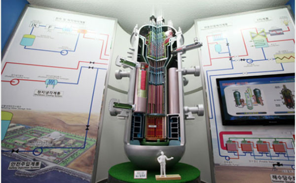 ▲ 한국이 사우디아라비아에 기술수출을 한 '소형모듈원전(SMR)' 스마트 원전의 구조 모형. ⓒ한국원자력협력재단 홈페이지 캡쳐.