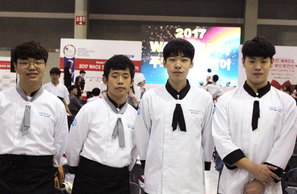 ▲ ‘2017 WACS(World Association of Chefs’ Societies) 코리아 푸드트렌드페어’ 입상자.ⓒ영진전문대