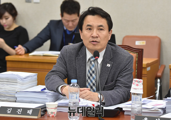 ▲ 국회 법제사법위원회 전체회의에 참석해 발언하는 자유한국당 김진태 의원 ⓒ뉴데일리 DB