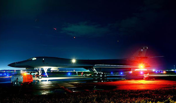 ▲ 활주로에 계류 중인 B-1B 랜서 전략폭격기. 최근 한반도에 자주 온다. ⓒ美국방부 공개사진.