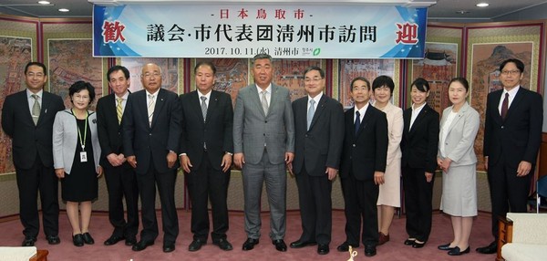 ▲ 일본 돗토리시 방문단이 10~12일까지 청주시를 방문해 공예비엔날레 등을 참관했다.ⓒ청주시