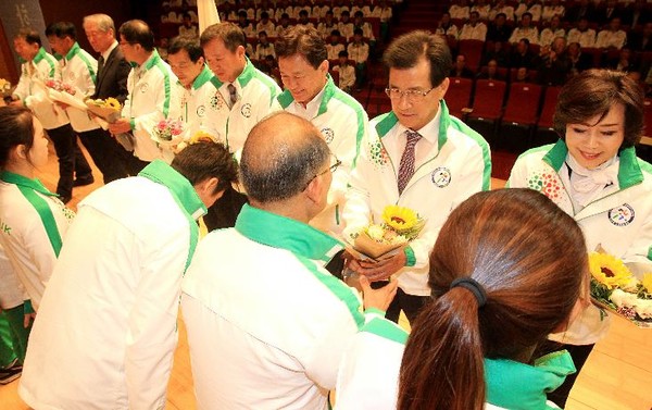 ▲ ‘제98회 전국체육대회’ 충북선수단 결단식이 11일 충주호암예술관에서 진행됐다.ⓒ충북도