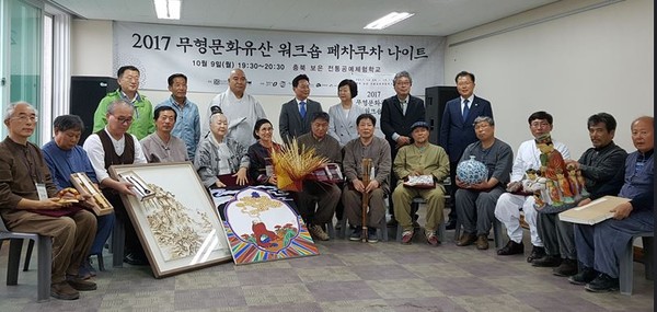 ▲ 전국의 무형문화재 13명이 대표작품을 청주시문화산업진흥재단과 보은군에 기증했다.ⓒ청주시문화산업진흥재단