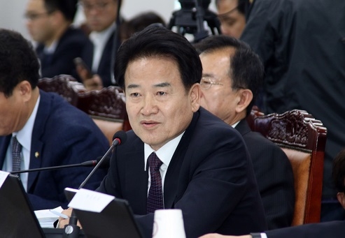 ▲ 국회 국토교통위원회 소속 정동영 국민의당 의원이 국토부 국감장에서 질의하고 있다. ⓒ 정동영 의원실