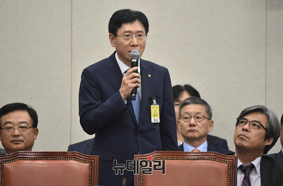 ▲ 12일 산업통상자원벤처기업위원회 국정감사에 증인으로 출석한 김연철 한화 기계부문 대표.ⓒ이종현 기자