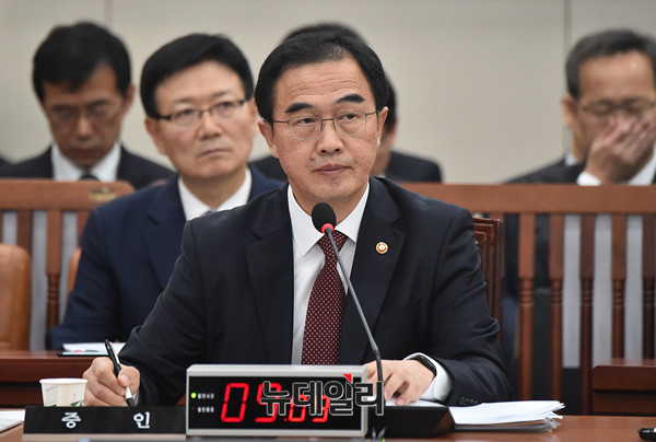 ▲ 국감에 출석해 답변하는 조명균 통일부장관. ⓒ뉴데일리