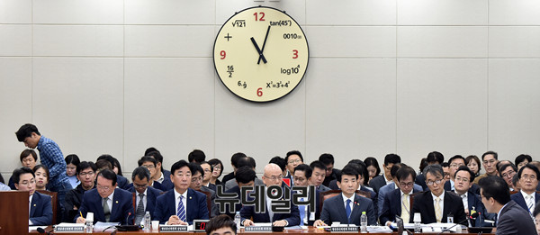 ▲ 13일 국회 과방위의 방통위 국감이 진행된 가운데, 방통위원장과 방통위원들이 참석했다.ⓒ뉴데일리 이종현 기자.