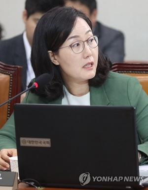 ▲ 지난 6월 김현미 국토교통부 장관 후보자 인사청문회에서 질의하고 있는 김현아 자유한국당 의원. ⓒ연합뉴스