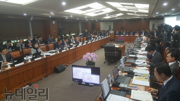▲ 13일 한국토지주택공사 오리 사옥에서 열린 2017년도 국정감사 현장. ⓒ성재용 기자