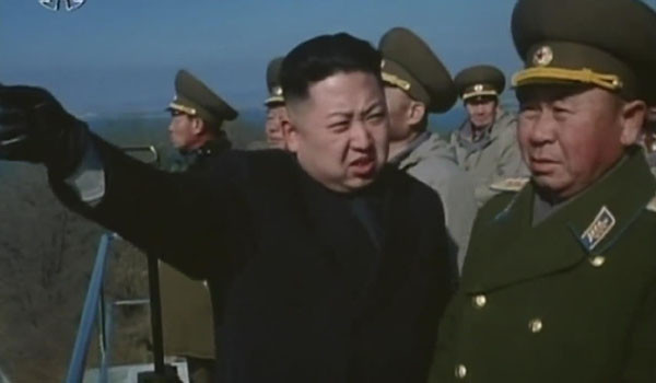 ▲ "아니, 왜 저 멀리 있는 호주애들까지 와서 이러냐고?" 현지 시찰을 하며 짜증내는 김정은의 얼굴. ⓒ北선전매체 화면캡쳐.