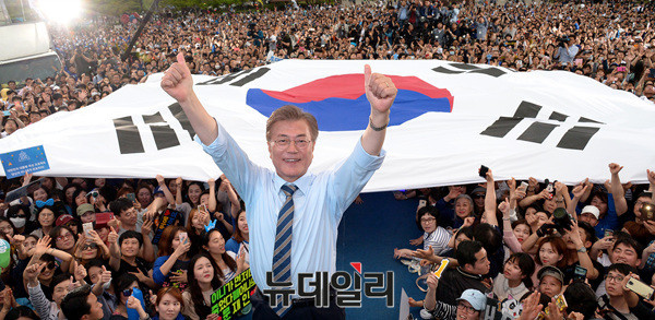 ▲ 대선후보 시절 유세중인 문재인 대통령. ⓒ뉴데일리