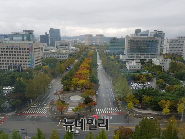▲ 가을단풍이 물들어가고 있는 대전 보라매공원.ⓒ김정원 기자