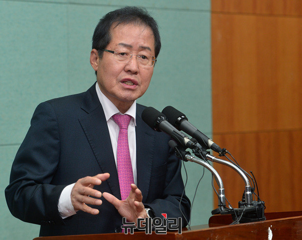 ▲ 자유한국당 홍준표 대표. 자유한국당은 대선 직후부터 지지율이 꾸준히 상승, 최근에는 20% 문턱에 다다른 상황이다. ⓒ뉴데일리 DB