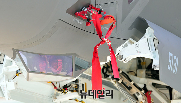 ▲ AEDX 2017에서 일반 공개중인 미군 F-35A 스텔스 전투기 ⓒ오세진 기자