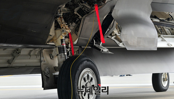 ▲ AEDX 2017에서 일반 공개중인 미군 F-35A 스텔스 전투기 ⓒ오세진 기자