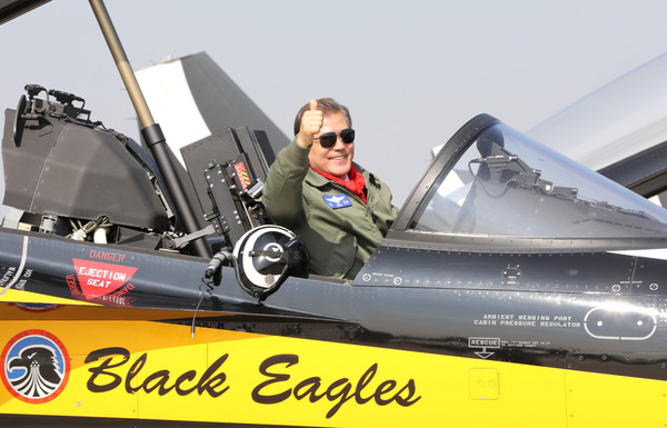 ▲ 문재인 대통령이 17일 경기 성남에서 열린 서울 국제 항공우주 및 방위산업 전시회 개막식에 참석했다. ⓒ뉴시스 DB