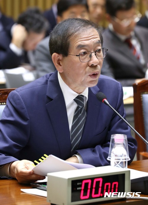 ▲ ▲17일 서울시청 대회의실에서 열린 행안위 국감에서 박원순 서울시장이 질의에 답변하고 있다. ⓒ뉴시스