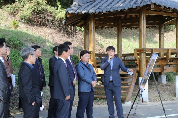 ▲ 권선택 대전시장이 17일 유성구 대동·금탄동 산업단지 조성 대상지와 신동·둔곡지구 공사현장을 방문했다.ⓒ대전시