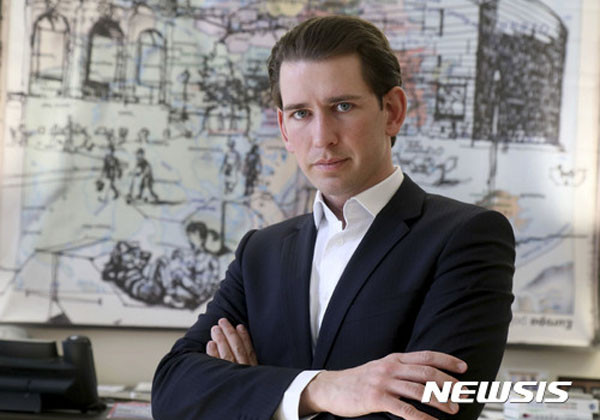 ▲ 총선 승리로 31살의 나이에 오스트리아 총리가 된 세바스티앙 쿠르츠 오스트리아 국민당 대표. ⓒ뉴시스-AP. 무단전재 및 재배포 금지.