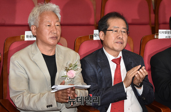 ▲ 자유한국당 홍준표 대표와 류석춘 혁신위원장. ⓒ뉴데일리 이종현 기자