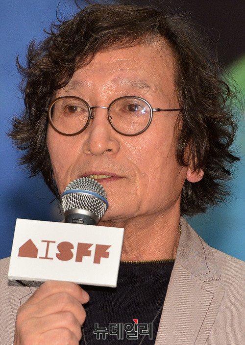 ▲ 왼쪽부터 지세연 프로그래머, 안성기 집행위원장, 정지영 심사위원장, 이제훈, 이주영 특별심사위원장 ⓒ 뉴데일리 공준표