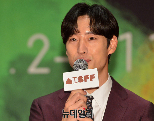 ▲ 왼쪽부터 지세연 프로그래머, 안성기 집행위원장, 정지영 심사위원장, 이제훈, 이주영 특별심사위원장 ⓒ 뉴데일리 공준표