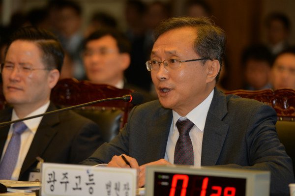 ▲ 유남석 광주고등법원장(사진)이 18일 새로운 헌법재판관 후보자로 지명됐다. 사진은 지난해 광주고법에 대한 법사위 국정감사에 출석해 진술하고 있는 유남석 후보자의 모습. ⓒ뉴시스 사진DB