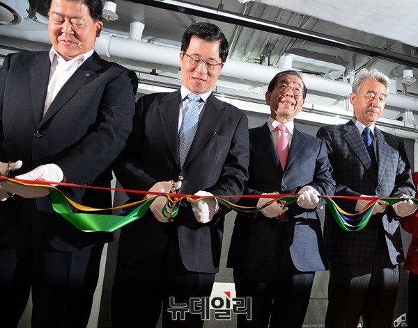 ▲ 왼쪽부터 조길형 영등포구청장, 신경민 더불어민주당 의원, 박원순 서울시장 ⓒ 뉴데일리 공준표