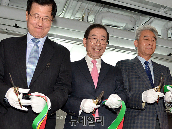 ▲ 왼쪽부터 조길형 영등포구청장, 신경민 더불어민주당 의원, 박원순 서울시장 ⓒ 뉴데일리 공준표