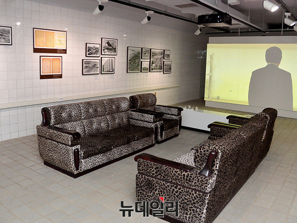 ▲ VIP가 사용했을 거라고 추정되는 쇼파 ⓒ 뉴데일리 공준표