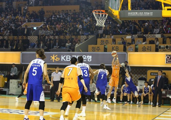 ▲ 지난해 열린 KB스타즈 개막 경기 모습.ⓒ청주시