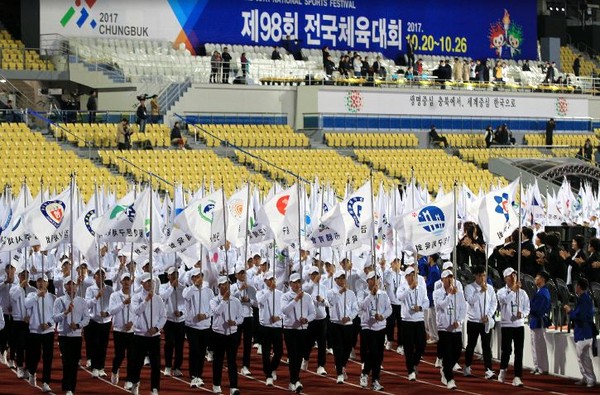 ▲ 19일 충북 충주종합운동장에서 열린 ‘제98회 전국체육대회’ 개막식 리허설 장면.ⓒ충북도