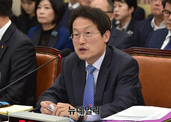 ▲ 조희연 서울시교육감이 20일 국회에서 서울·경기·인천교육청을 대상으로 열린 교욱문화체육관광위원회 국정감사에서 답변하고 있다. ⓒ뉴데일리 이종현 기자