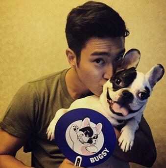 ▲ 가수 겸 배우 최시원과, 최시원의 가족이 기르는 반려견 벅시.  ⓒ 최시원 인스타그램