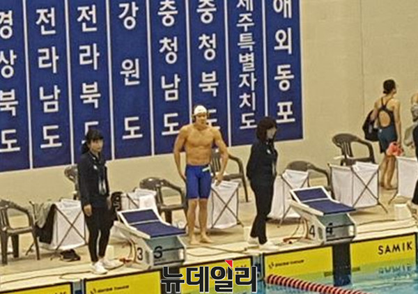 ▲ 박태환 선수가 23일 충북 청주실내수영장에서 자유형 200m 경기에 나서고 있다.ⓒ김종혁 기자