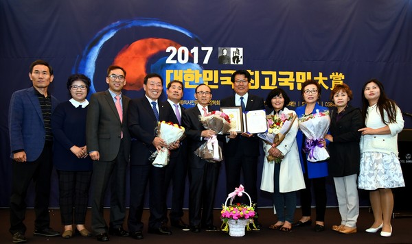 ▲ 이근규 제천시장이 23일 2017 대한민국 최고 ‘국민대상’을 받았다.ⓒ제천시