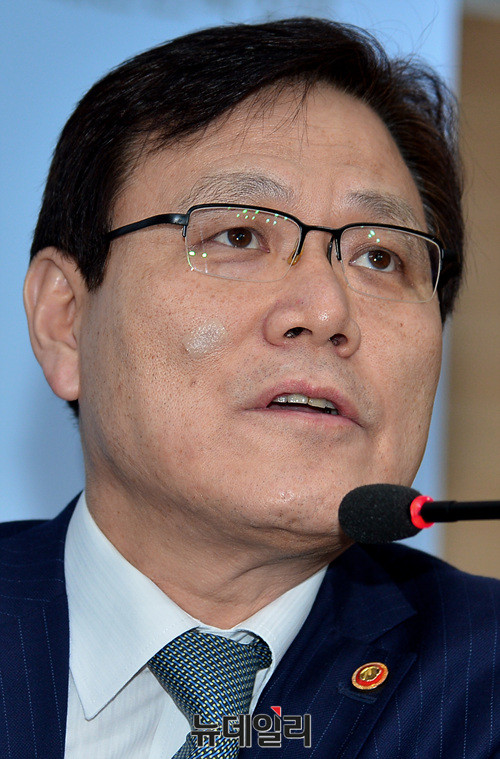 ▲ 질문에 답하는 최종구 금융위원장 ⓒ 뉴데일리 공준표