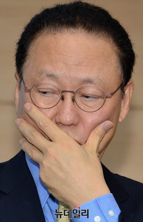 ▲ 발표 듣는 최흥식 금융감독원장 ⓒ 뉴데일리 공준표