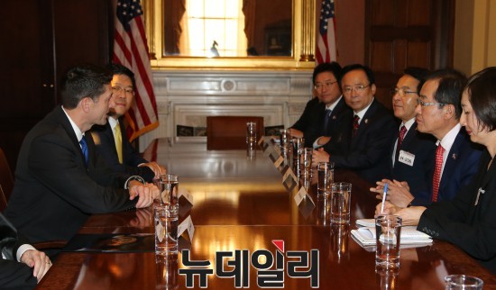 ▲ 자유한국당 방미 대표단이 24일(현지시간) 폴 라이언 하원의장과 면담하고 있다. ⓒ 자유한국당 제공