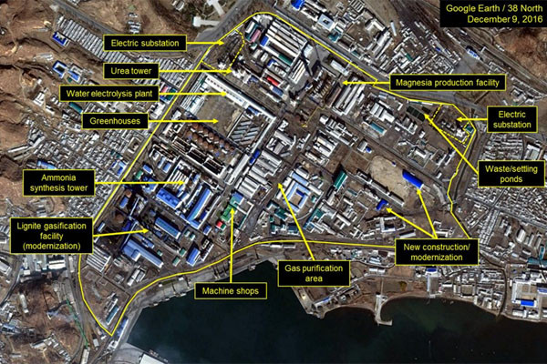 ▲ 北흥남비료공장 일대 위성사진. 美'38노스'는 북한이 이곳에서 탄도미사일용 액체연료 UDMH를 대량생산하고 있는 것으로 추정했다. ⓒ美38노스 관련보도 화면캡쳐-구글 어스.