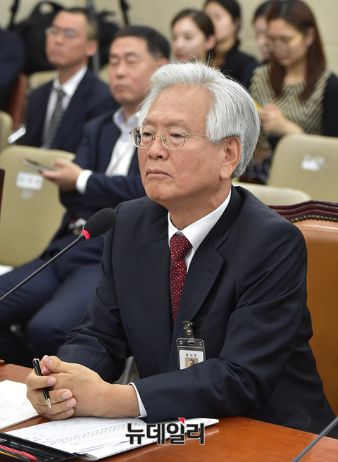 ▲ 27일 국회 과방위의 방문진 국감이 진행된 가운데 고영주 방문진 이사장이 참석한 모습.ⓒ뉴데일리 이종현 기자.