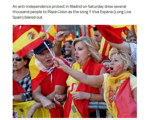 ▲ 카탈루냐 독립에 반대하는 시위대 모습. 외신들에 따르면, 카탈루냐 내부 분열 양상이 나타나고 있다고 한다. ⓒ英스카이 뉴스 관련보도 화면캡쳐.