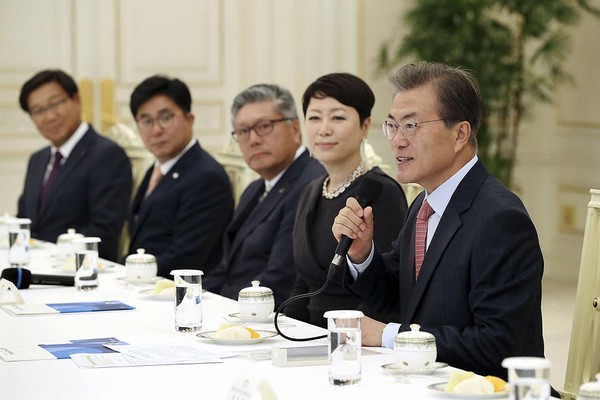 ▲ 문재인 대통령이 31일 민주평통 전체회의에 참석해 평창 올림픽 성공 개최와 함께 북한에 평화의 메시지를 보냈다. ⓒ청와대 제공