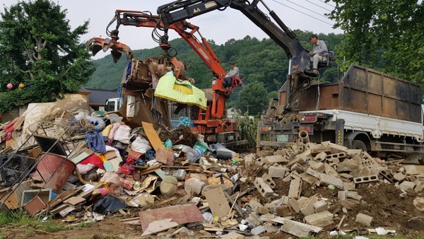 ▲ 충북 청주지역의 지난 7월 폭우피해 복구모습.ⓒ청주시