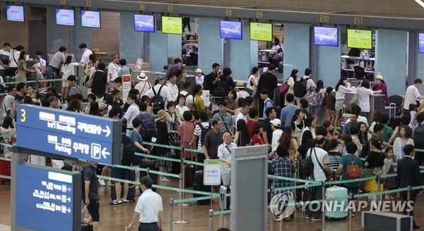 ▲ 붐비는 인천공항 ⓒ연합뉴스 자료 사진