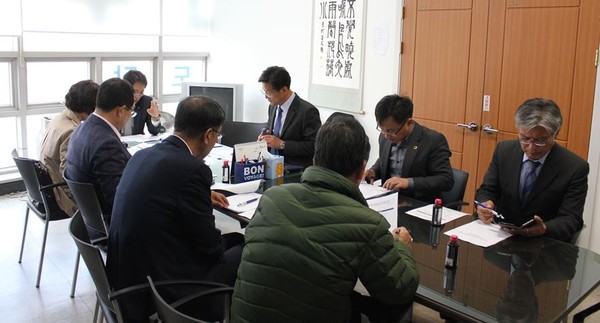 ▲ 더불어민주당 충북도당이 1일 도내 광역의원들을 상태로 선출직공직자 평가 설명회를 가졌다.ⓒ더불어민주당 충북도당